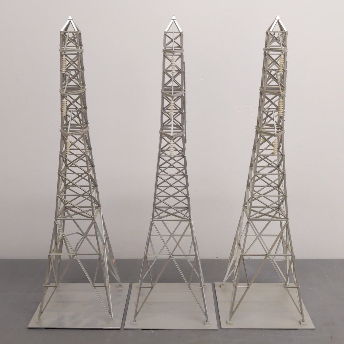 MTH 30-1056 O Hi-Tension Tower Set (Set of 3) EX