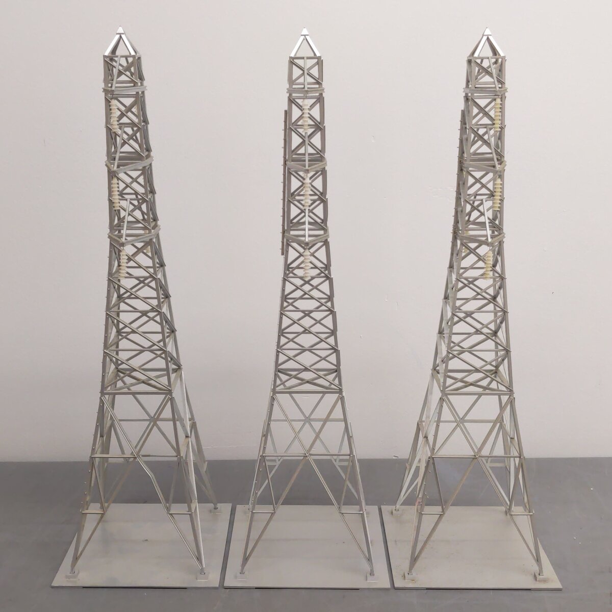 MTH 30-1056 O Hi-Tension Tower Set (Set of 3) EX