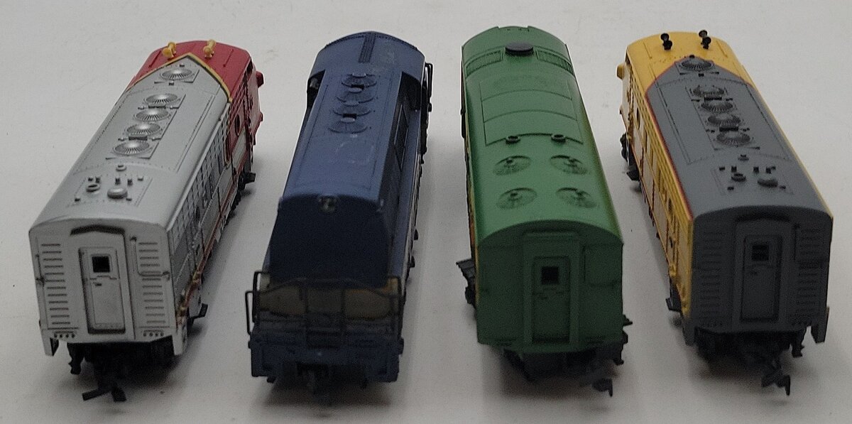 AHM & Tyco HO Assorted Diesel Locomotives #266,537,4015 [4] EX