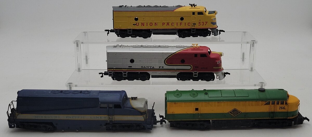 AHM & Tyco HO Assorted Diesel Locomotives #266,537,4015 [4] EX
