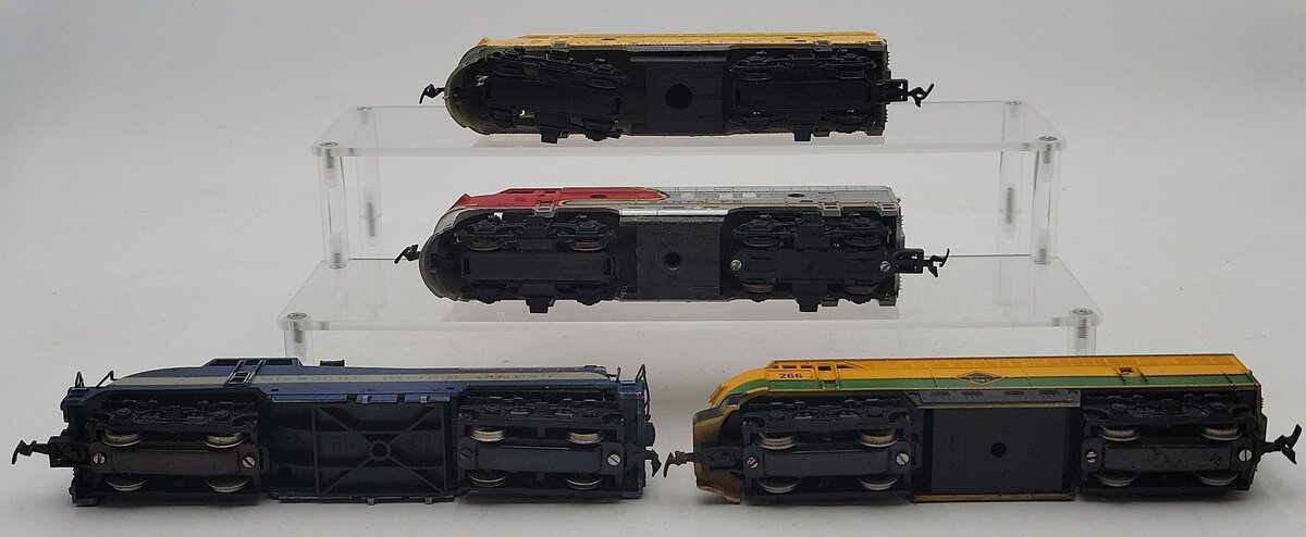AHM & Tyco HO Assorted Diesel Locomotives #266,537,4015 [4] EX