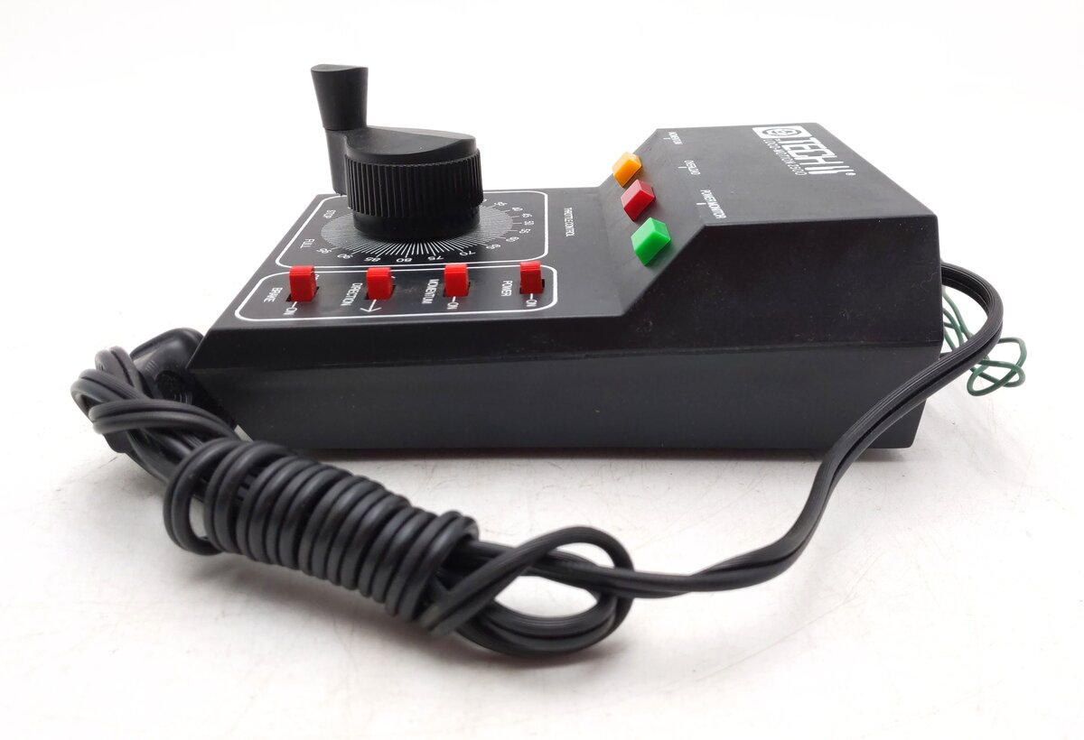 MRC 2500 HO Scale Loco-Motion Tech II Model Train Control EX/Box
