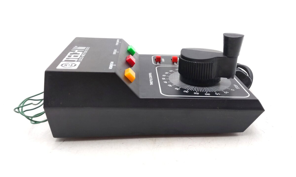MRC 2500 HO Scale Loco-Motion Tech II Model Train Control EX/Box