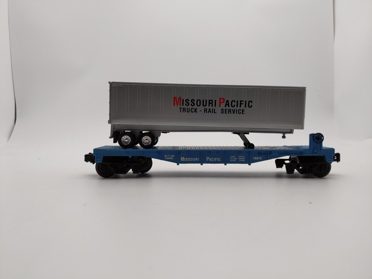 Lionel 6-16910 O Gauge Missouri Pacific Flatcar with Trailer VG/Box