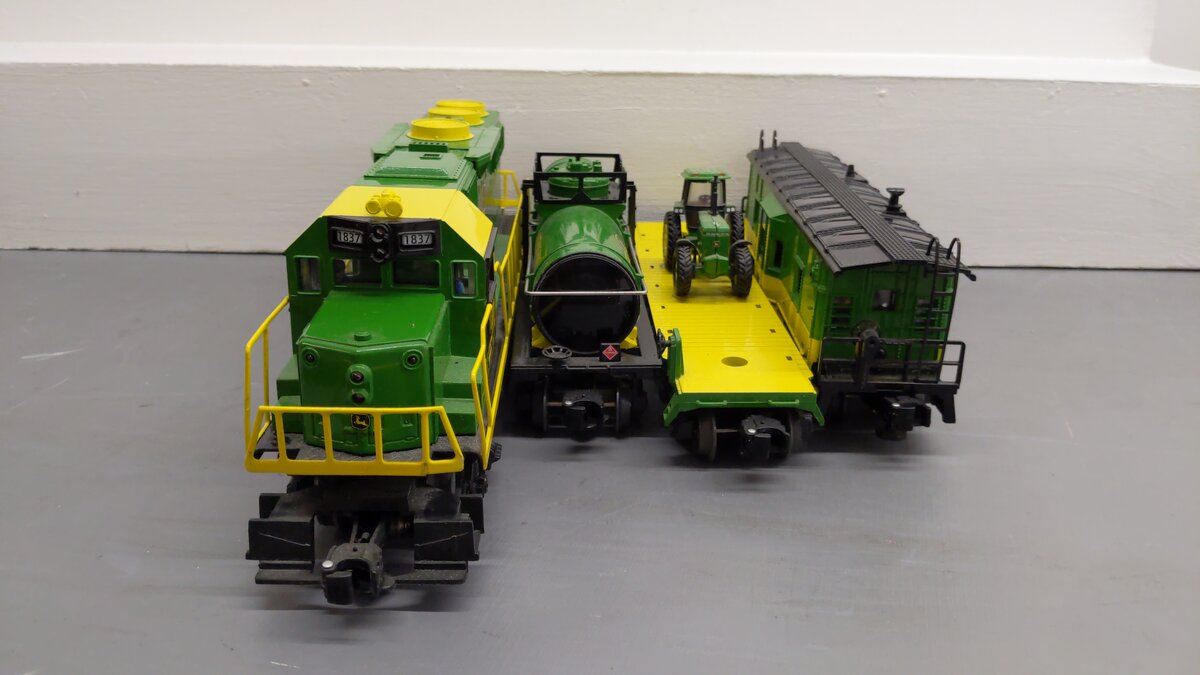 Lionel 6-81480 O Gauge John Deere RS-3 LionChief Diesel Freight Train Set EX