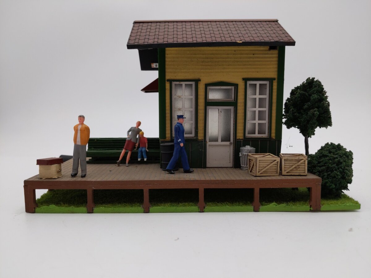 Menards 279-5551 O Scale Melrose Park Train Station VG