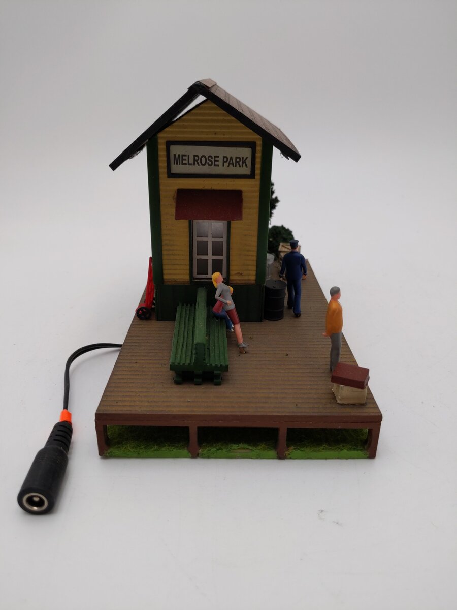 Menards 279-5551 O Scale Melrose Park Train Station VG