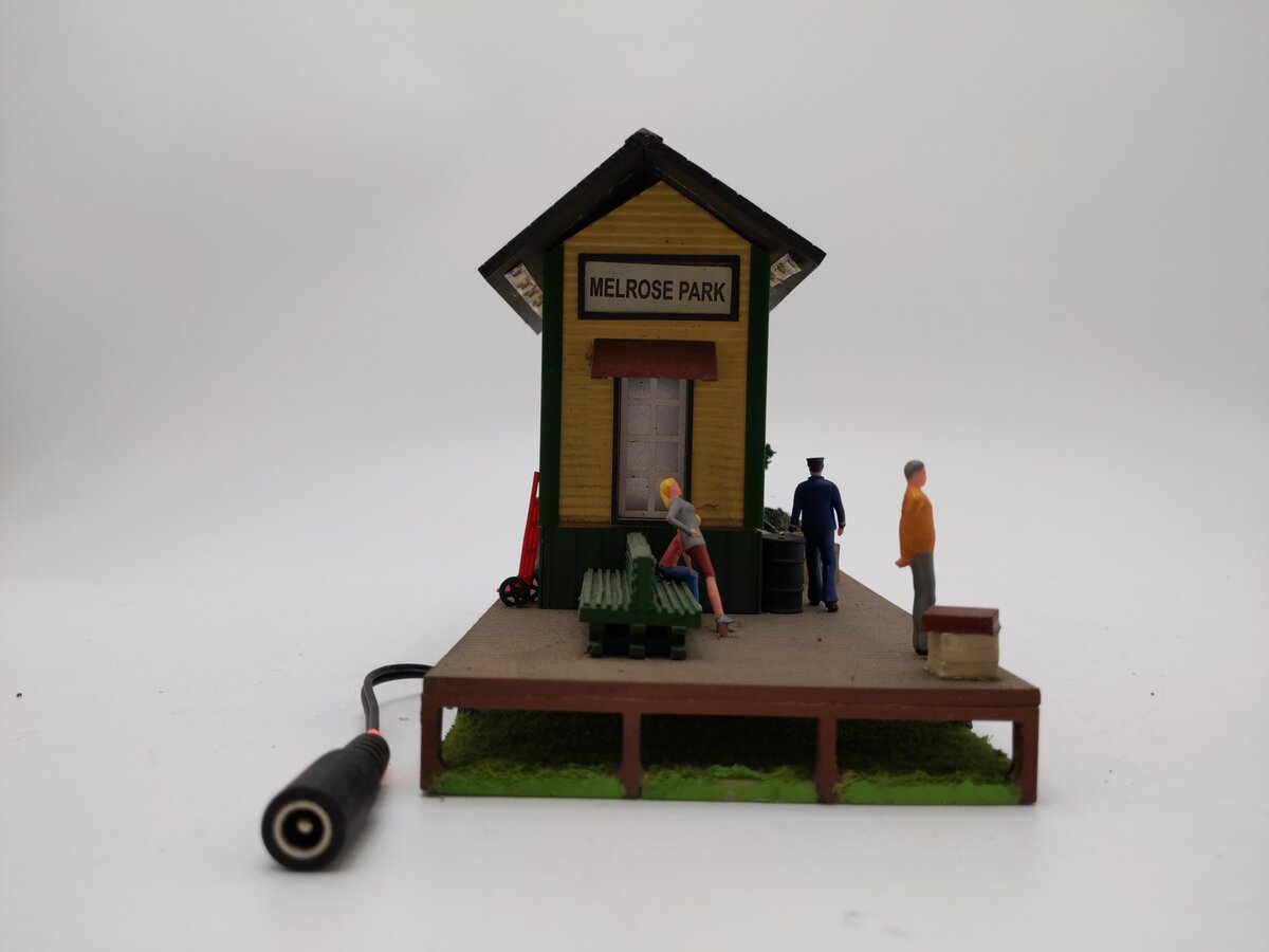 Menards 279-5551 O Scale Melrose Park Train Station VG