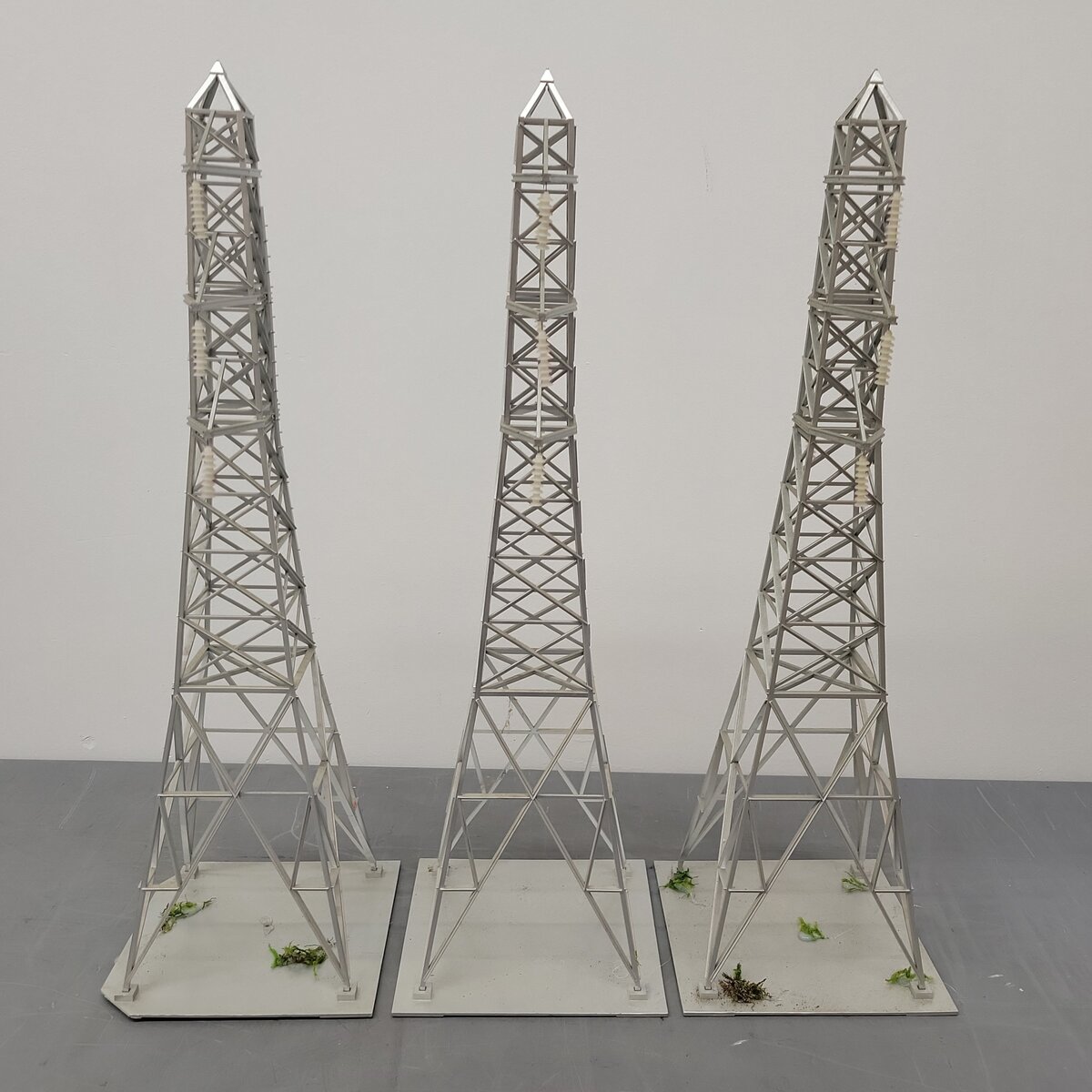 MTH 30-1056 O Hi-Tension Tower Set (Set of 3) EX