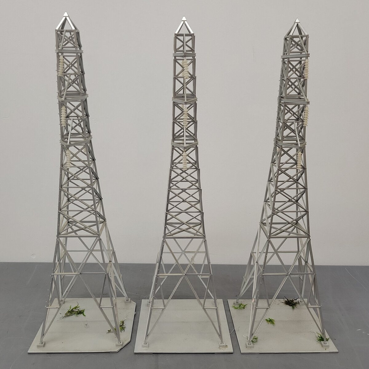 MTH 30-1056 O Hi-Tension Tower Set (Set of 3) EX
