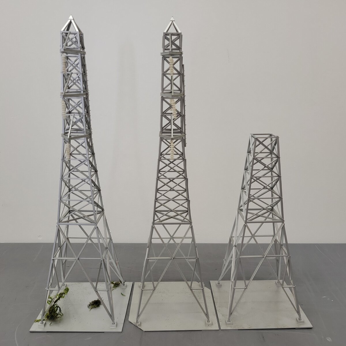 MTH 30-1056 O Hi-Tension Tower Set (Set of 3) VG