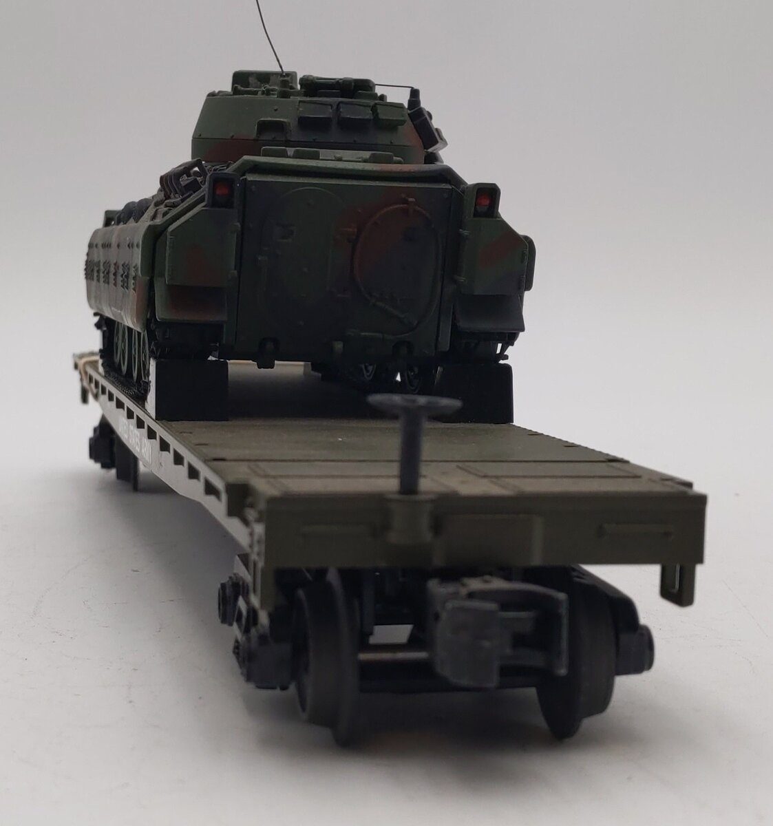 MTH 30-76807 O Gauge U.S. Army Flatcar with Bradley Fighting Vehicles #8074 VG