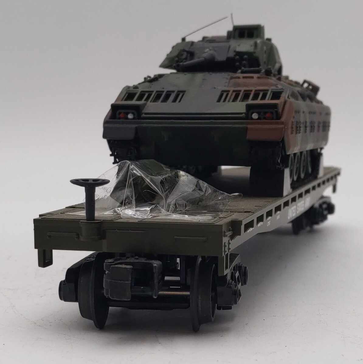 MTH 30-76807 O Gauge U.S. Army Flatcar with Bradley Fighting Vehicles #8078 VG