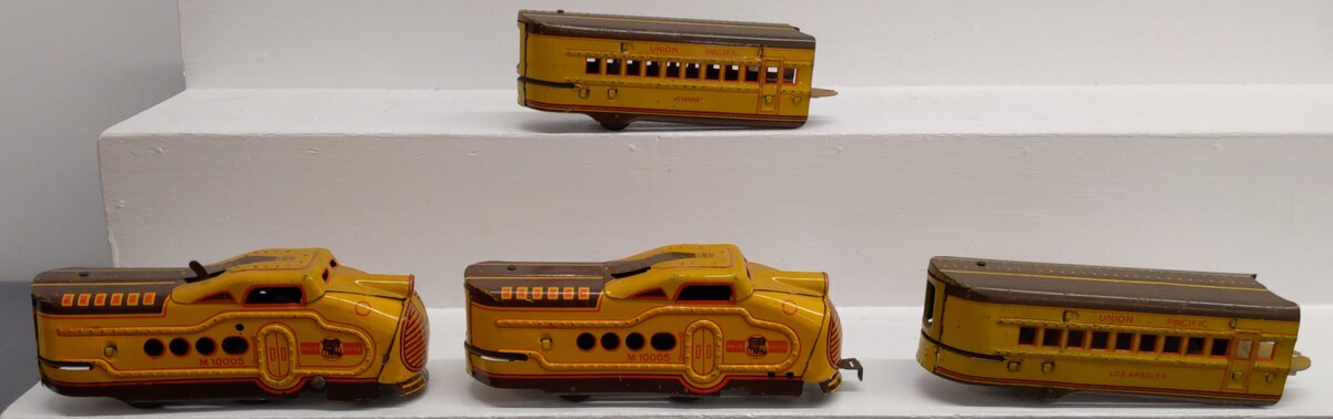 Marx Vintage O Union Pacific M10005 Streamlined Wind Up Locomotive Set VG