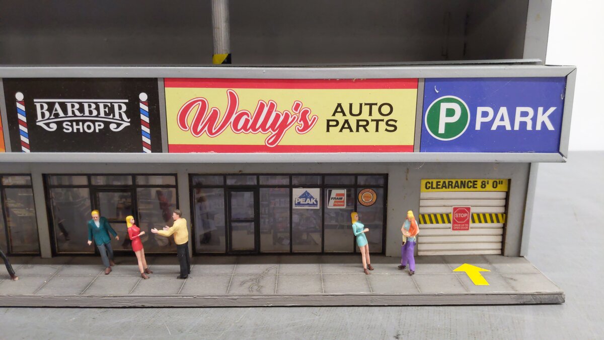 Menards 279-4392 O Scale Citi Center Parking Garage w/Shops VG