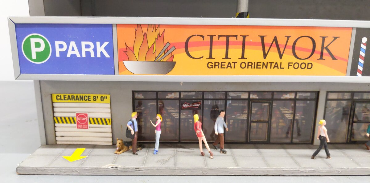 Menards 279-4392 O Scale Citi Center Parking Garage w/Shops VG