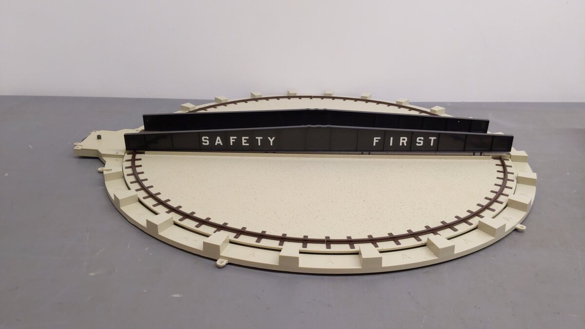 Atlas 6910 O Gauge Motorized 24 Inch Turntable EX/Box