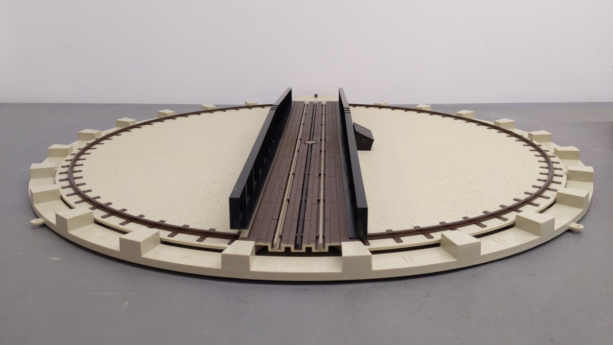 Atlas 6910 O Gauge Motorized 24 Inch Turntable EX/Box