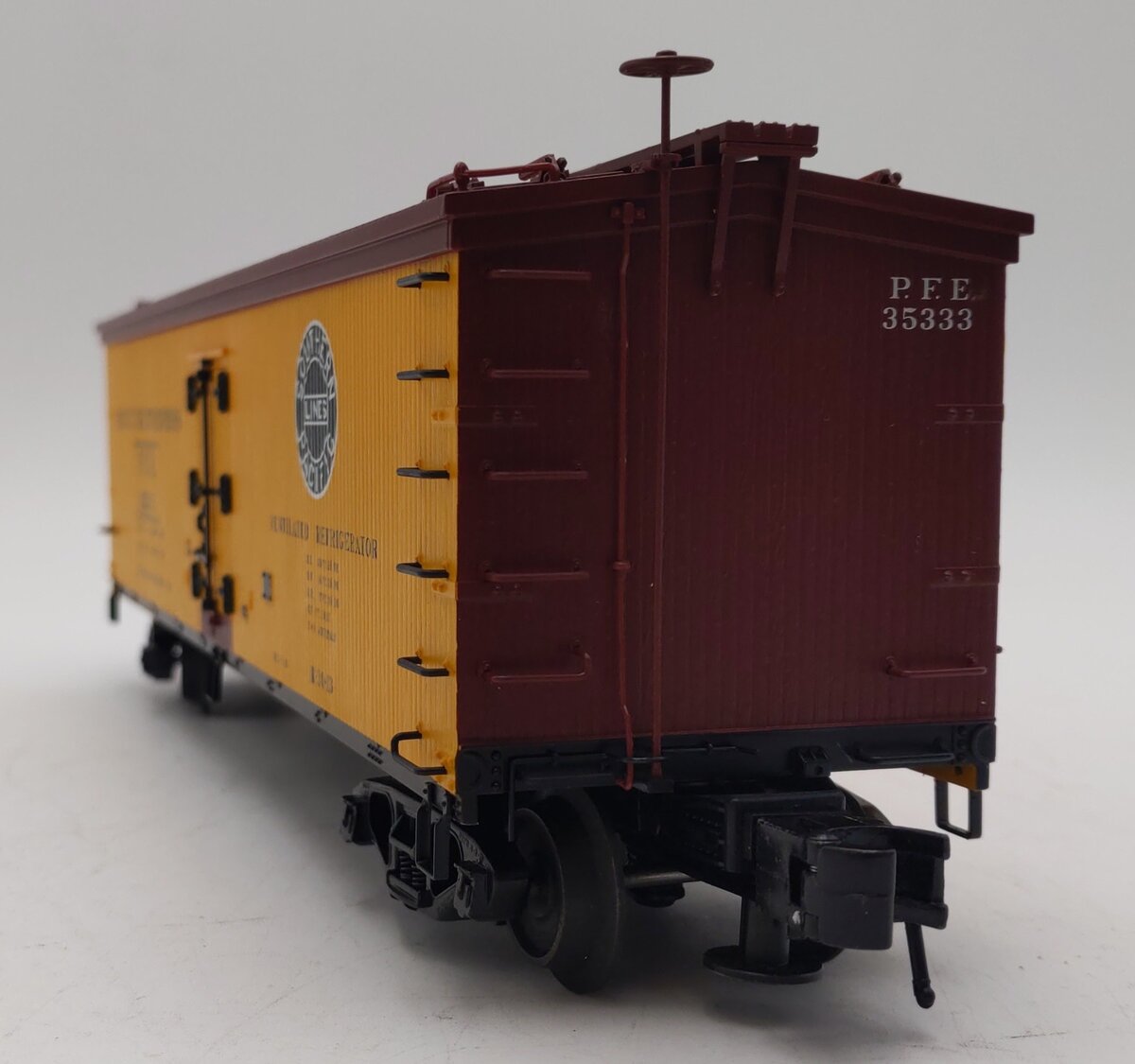 Atlas 6708-4 O Gauge Pacific Fruit Express Reefer Car #35333 3-Rail LN/Box