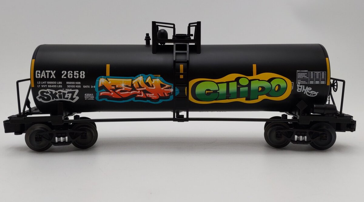 Lionel 2343041 O GATX Graffiti Unibody Tank Car #2658