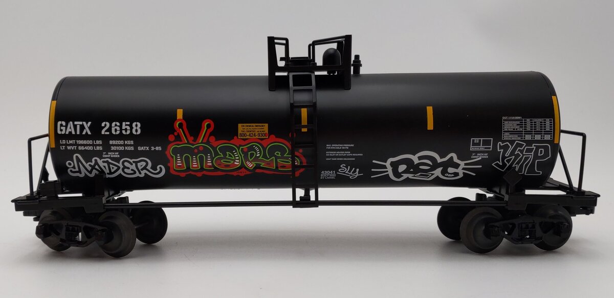Lionel 2343041 O GATX Graffiti Unibody Tank Car #2658