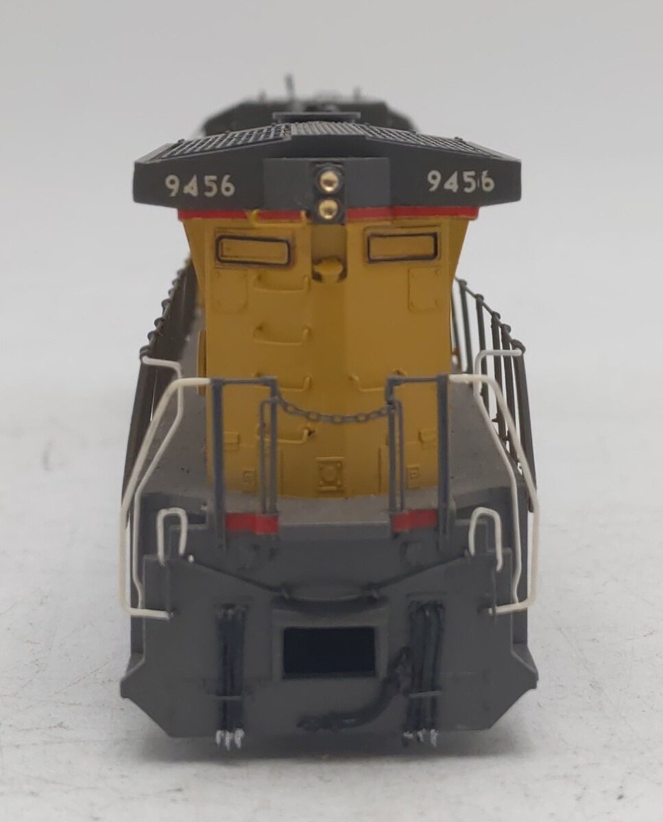 HO Scale GE Dash 8-40CW Union Pacific Diesel Locomotive #9456 EX