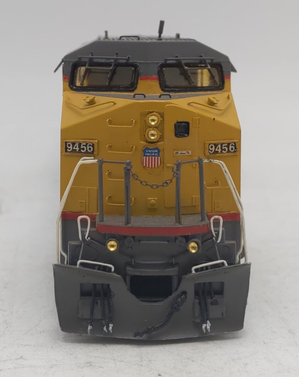 HO Scale GE Dash 8-40CW Union Pacific Diesel Locomotive #9456 EX