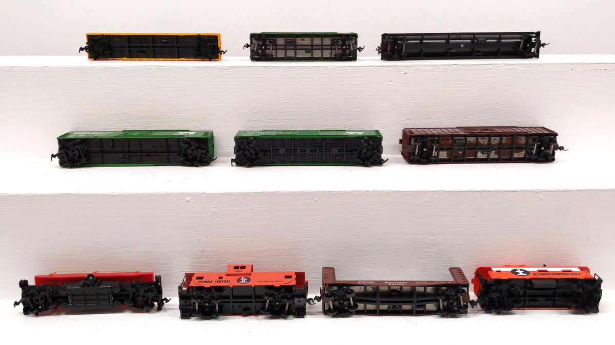 AHM & Other HO Scale Assorted Freight Cars [10] EX