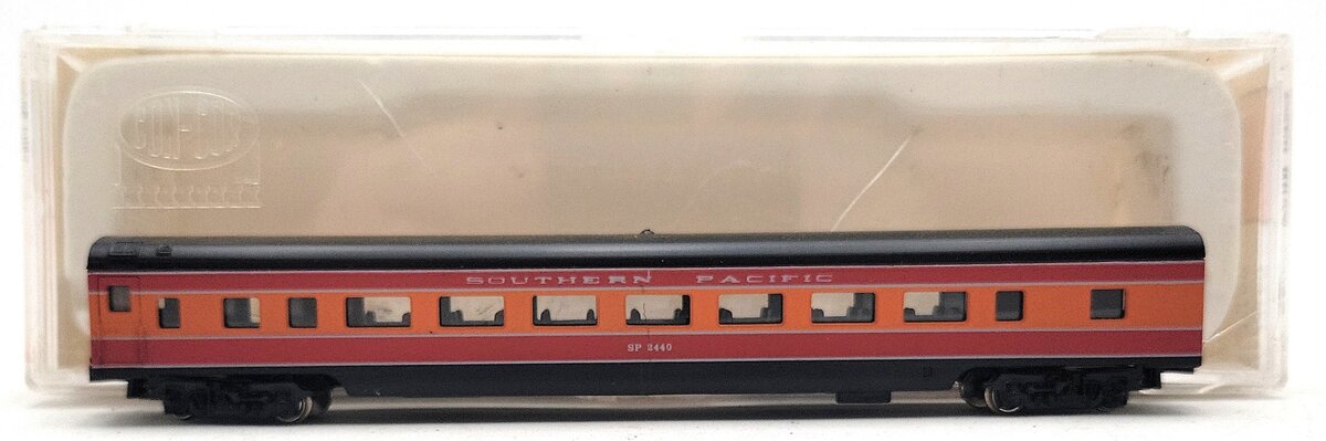 Con-Cor 140016 N Southern Pacific Daylight 85' Streamlined Smoothside Coach Car EX/Box