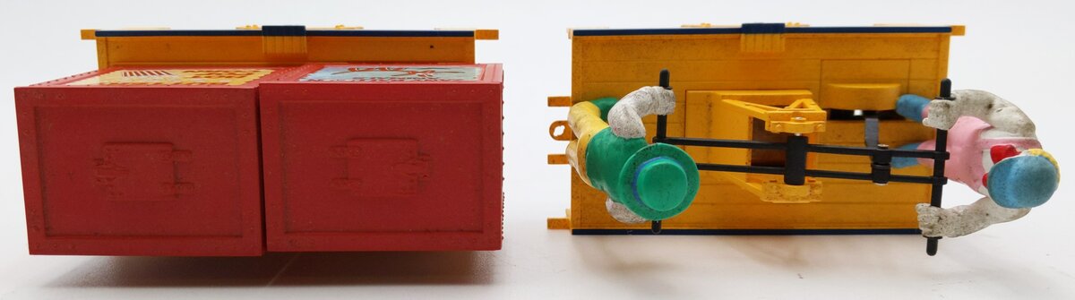 K-Line K2625 O Gauge Custom Operating Handcars [2]