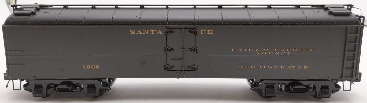 MTH 20-94067 O Gauge Santa Fe R50B REA Refrigerator Car #1352 EX/Box