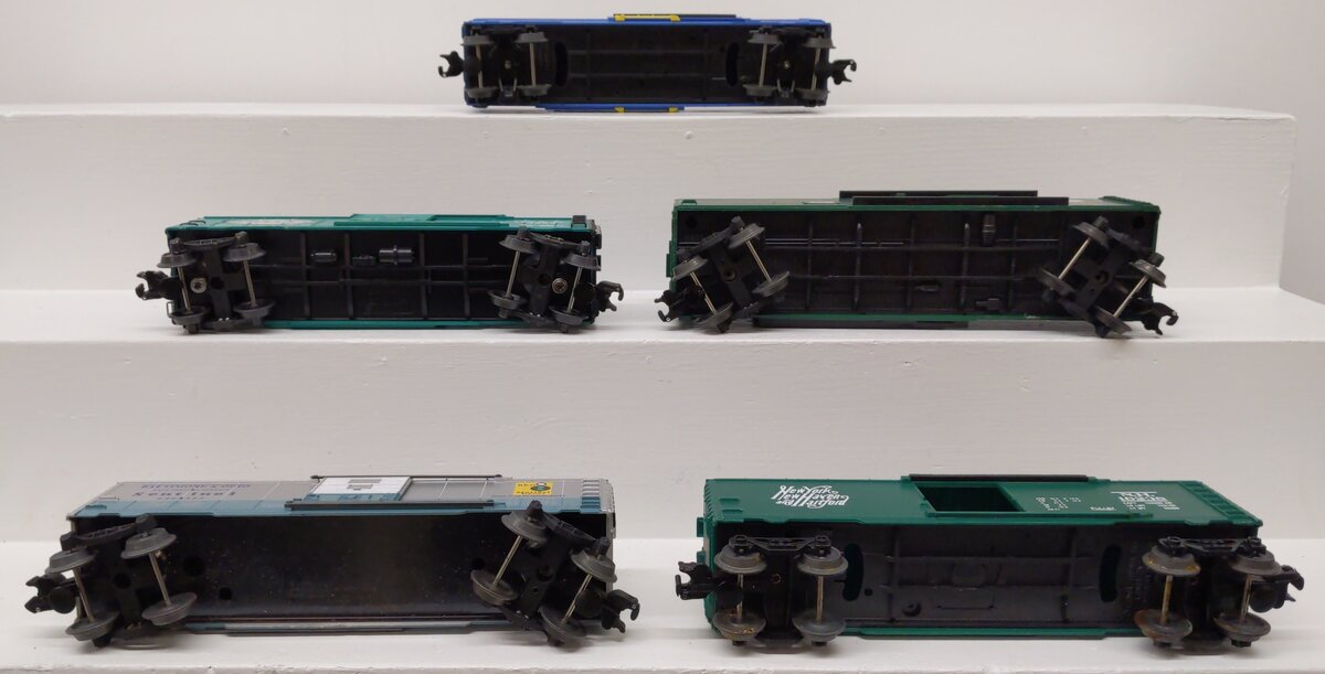 Lionel & K-Line O Gauge Assorted Boxcars: #6464325, #25030, #17311, #4503 [5] VG