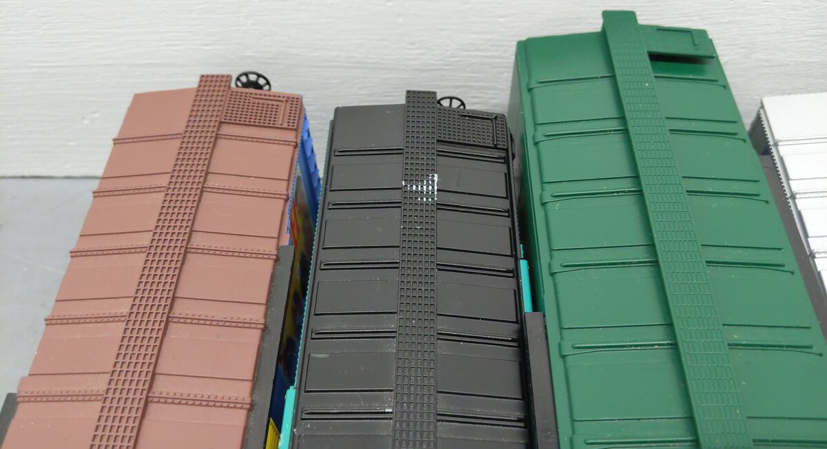 Lionel & K-Line O Gauge Assorted Boxcars: #6464325, #25030, #17311, #4503 [5] VG