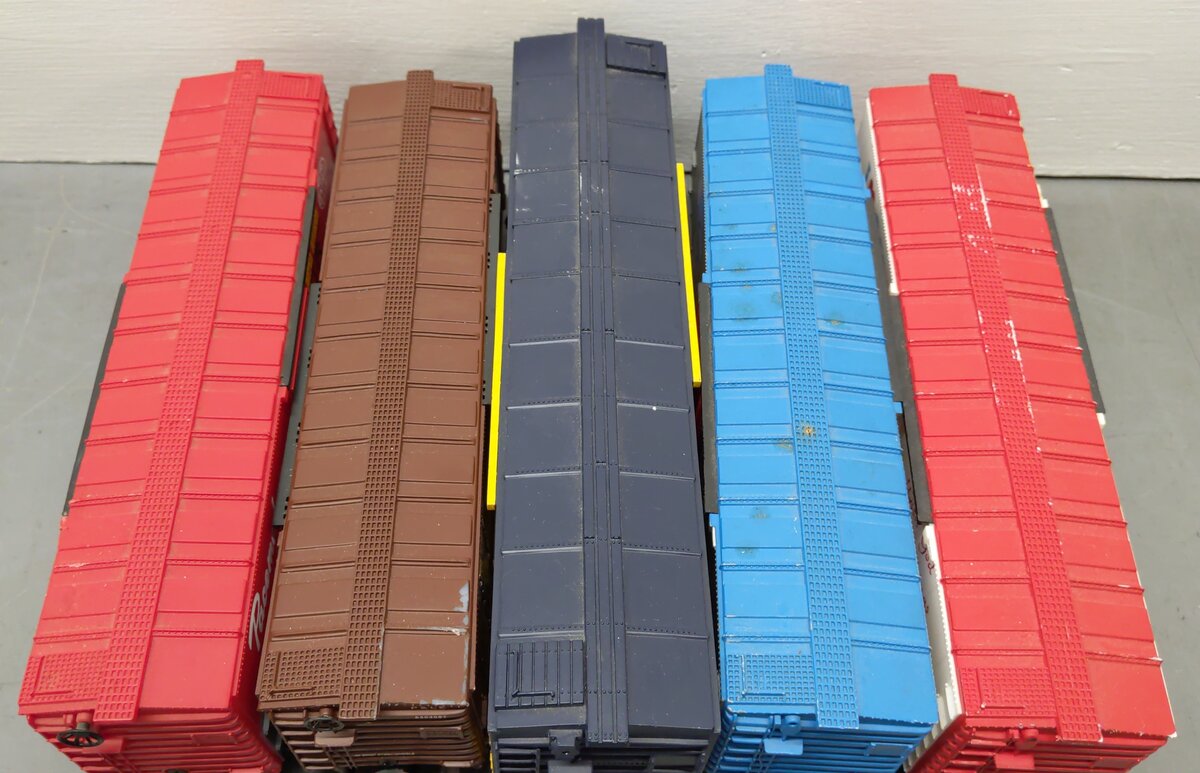 Lionel, K-Line, MTH O Gauge Assorted Boxcars: #9700, #9754, #1999, #19912 [5] VG