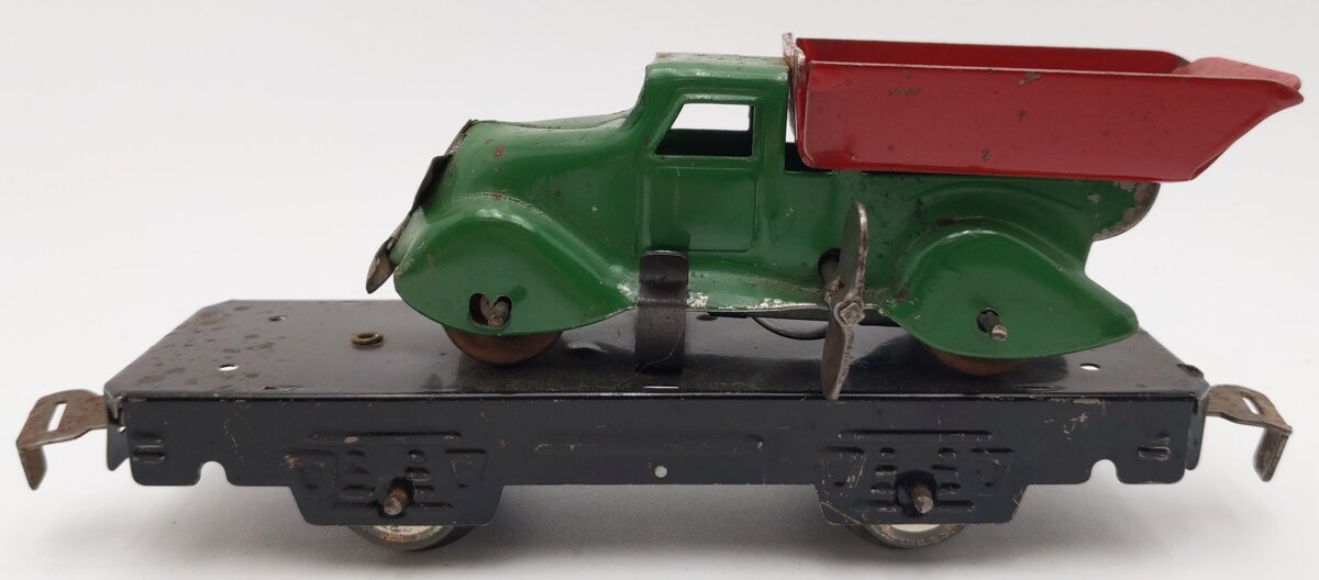 Marx 562 Vintage O Flatcar w/ Green Dump Truck VG