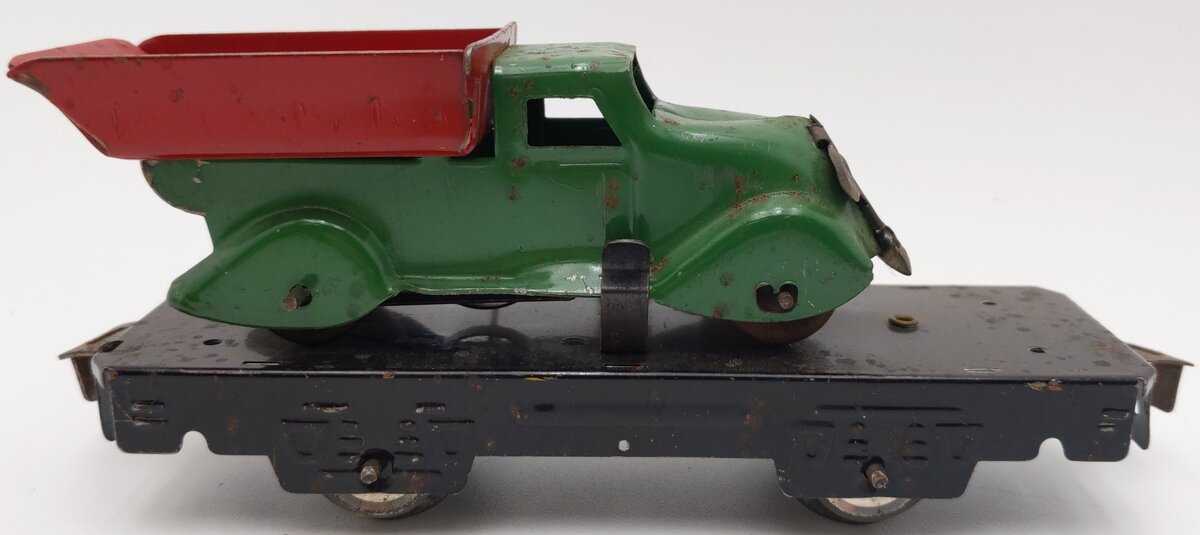 Marx 562 Vintage O Flatcar w/ Green Dump Truck VG
