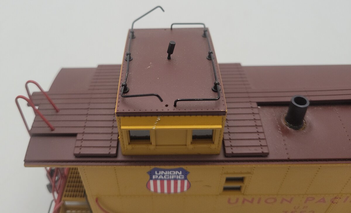K-Line K617-2111 O Gauge Union Pacific Lighted Steel Sided Smoking Caboose #3552 VG