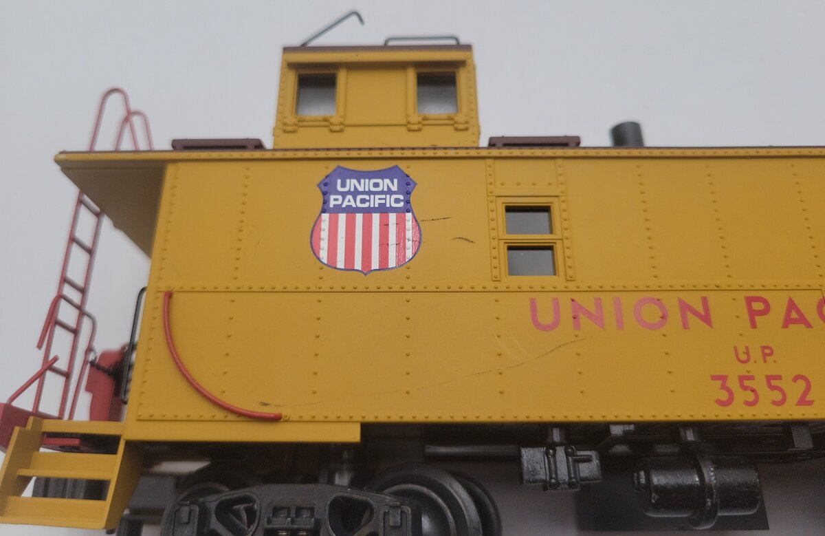 K-Line K617-2111 O Gauge Union Pacific Lighted Steel Sided Smoking Caboose #3552 VG