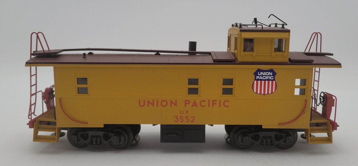 K-Line K617-2111 O Gauge Union Pacific Lighted Steel Sided Smoking Caboose #3552 VG