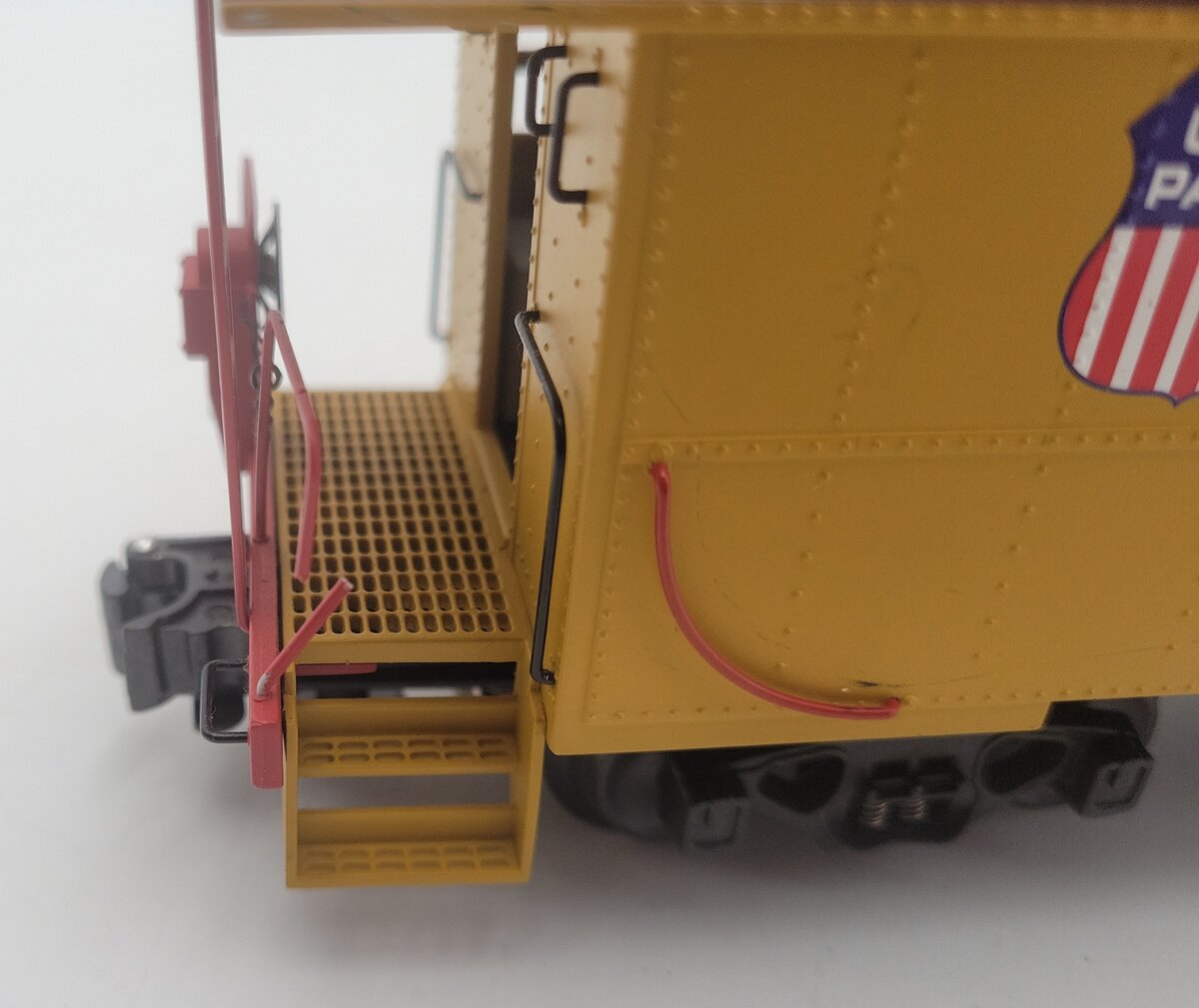 K-Line K617-2111 O Gauge Union Pacific Lighted Steel Sided Smoking Caboose #3552 VG