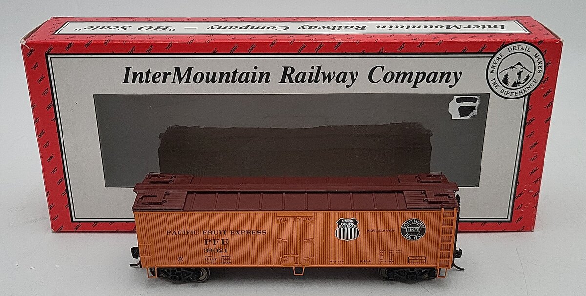 InterMountain T452402-03 HO Scale PFE Wood Reefer Car #39021 EX/Box