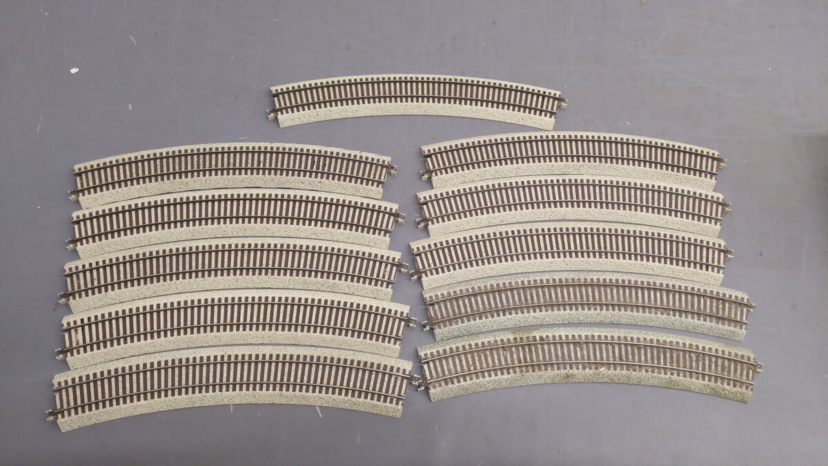 MTH S Gauge S-Trax Curved 27" Radius Track (11 sections) EX