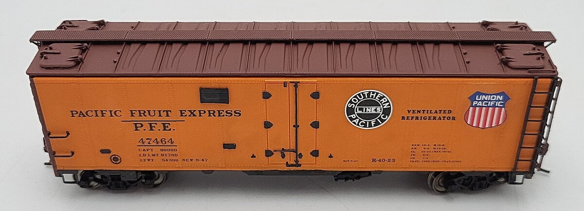 InterMountain 45501-72 Pacific Fruit Express Steel Sided Ice Bunker Car EX/Box