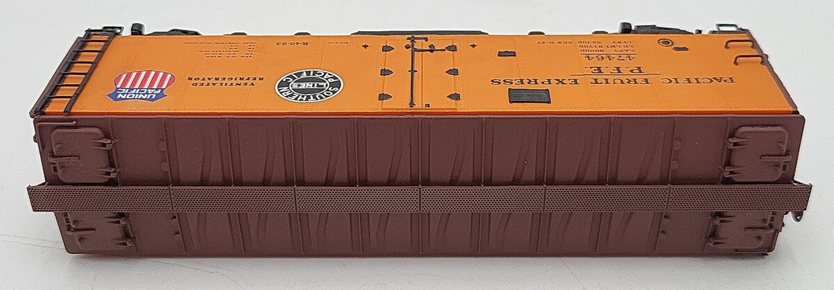 InterMountain 45501-72 Pacific Fruit Express Steel Sided Ice Bunker Car EX/Box