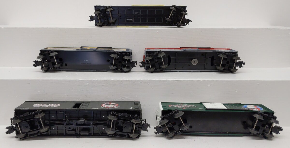 Lionel & MTH O Gauge Assorted Boxcars: #2004, #1998, #19827, #891 [5] VG