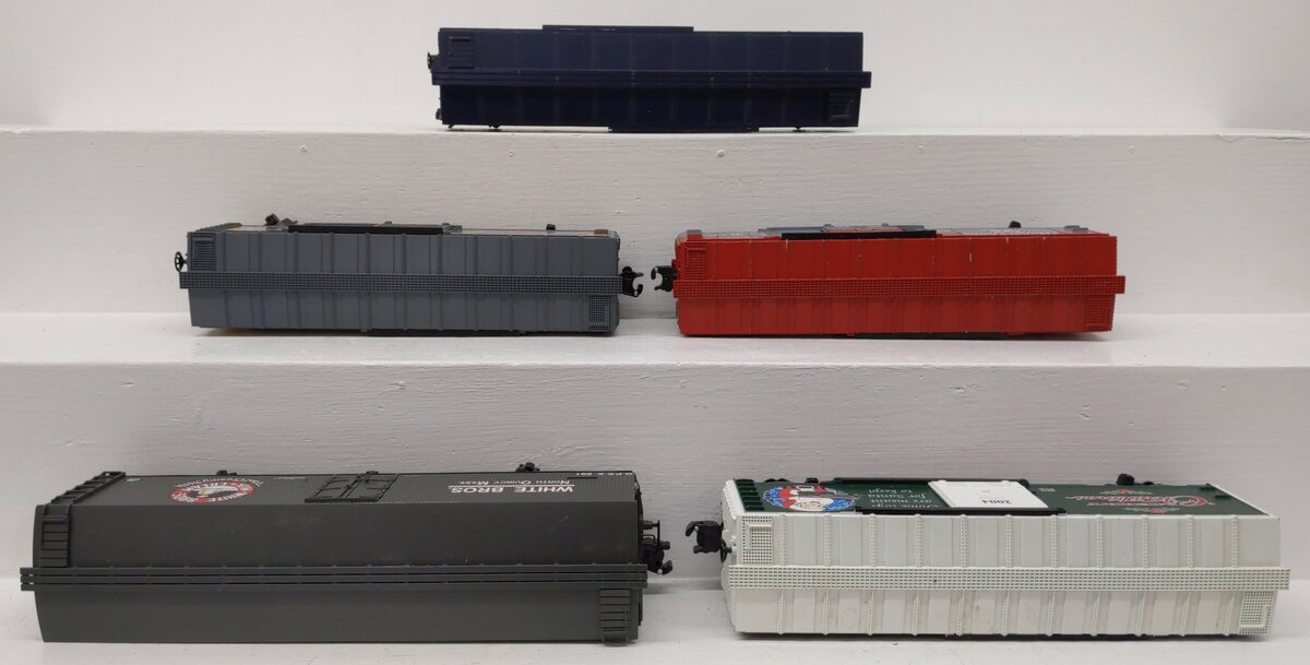 Lionel & MTH O Gauge Assorted Boxcars: #2004, #1998, #19827, #891 [5] VG