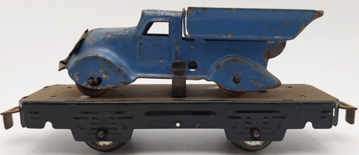 Marx 562 Vintage O Flatcar w/ Blue Dump Truck VG