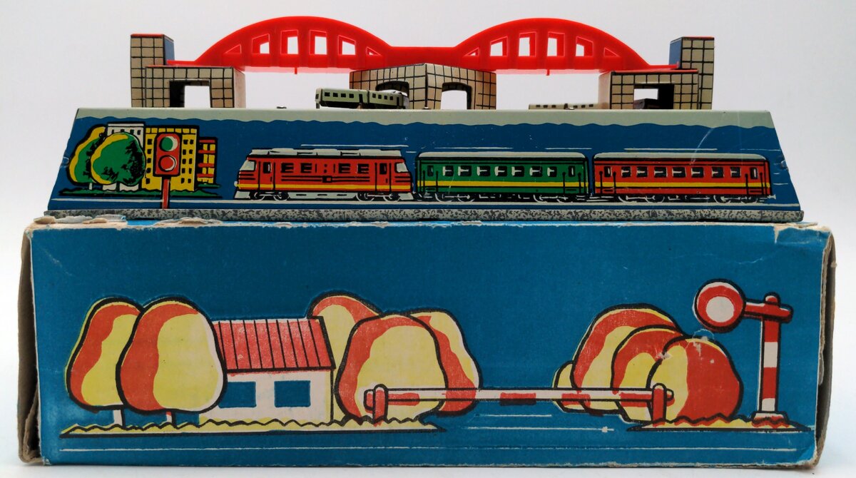 Vintage Tin-Plate Lithographed Train City Town Park USSR/Russia Wind-Up Toy LN/Box