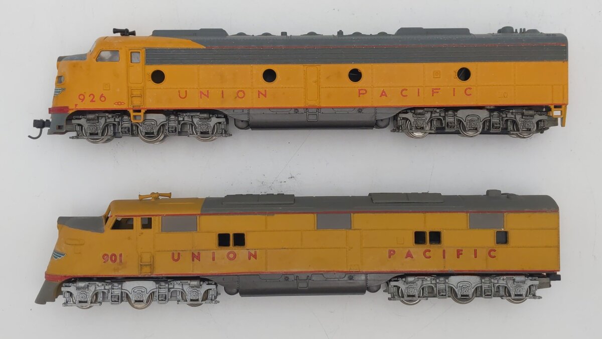 Rivarossi HO E8A/E3A Union Pacific Diesel Locomotives #926/901 - Painted [2] VG