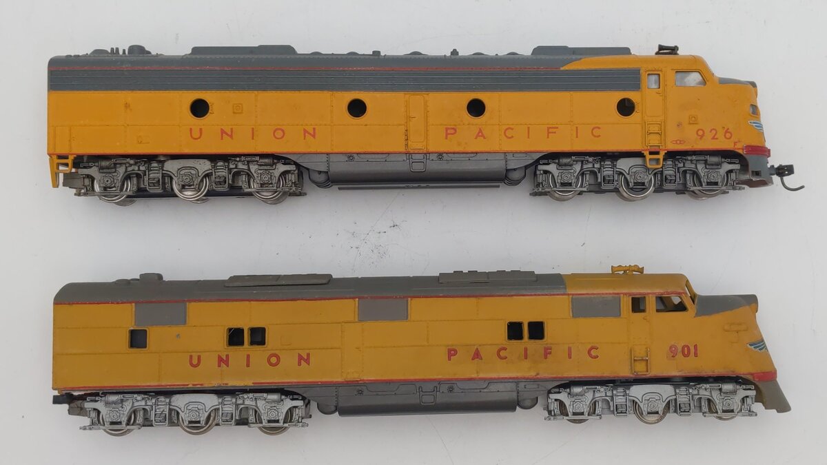 Rivarossi HO E8A/E3A Union Pacific Diesel Locomotives #926/901 - Painted [2] VG